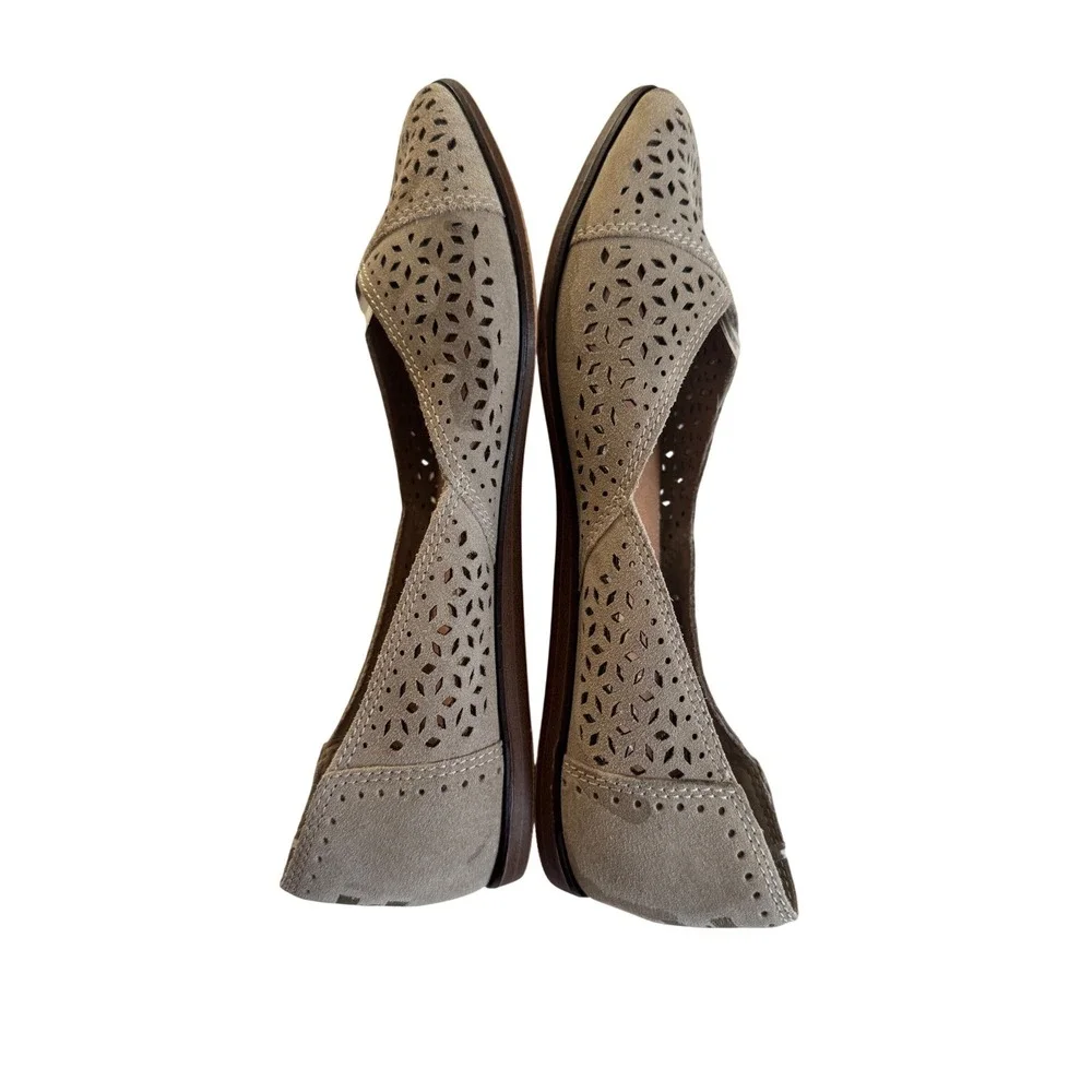 TOMS Shoes Women 7.5 Tan Jutti Suede Perforated‎ Pointed Cutout Ballet Flats